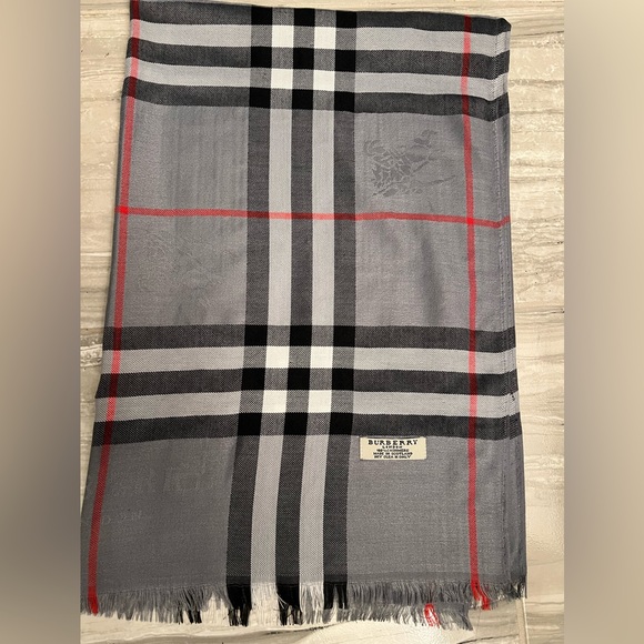 Authentic Burberry Check 100% Cashmere‎ Scarf - Picture 1 of 6